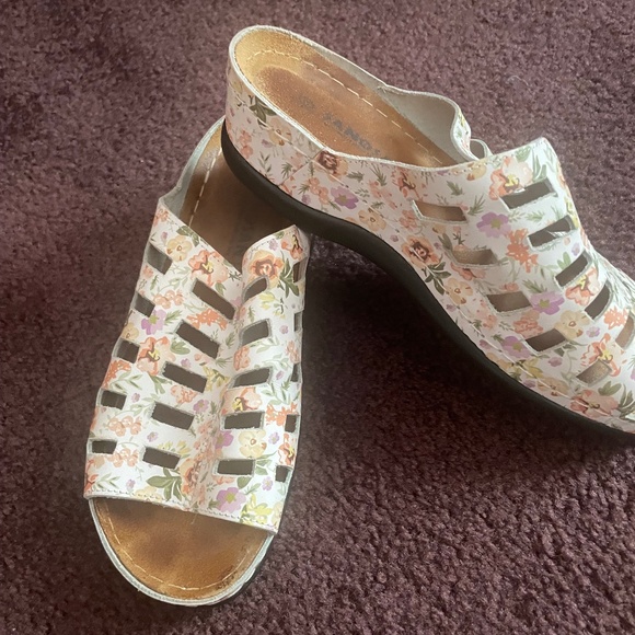 Ladies Sandals by Sanosan - Picture 2 of 8